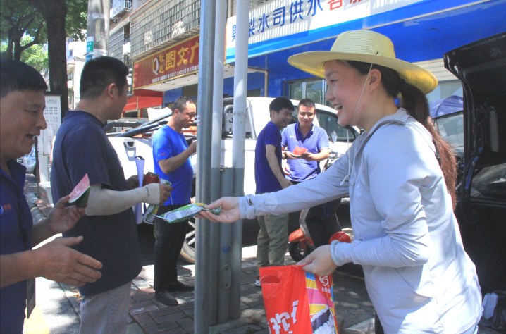 酷暑送清涼，關懷沁人心